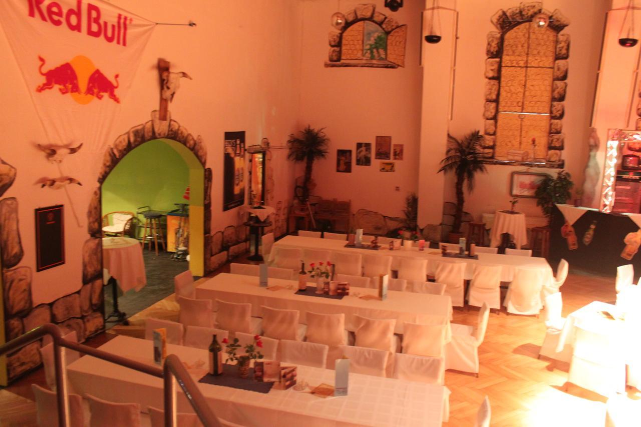 Pension Und Restaurant Die Burg Ehrenfriedersdorf ภายนอก รูปภาพ