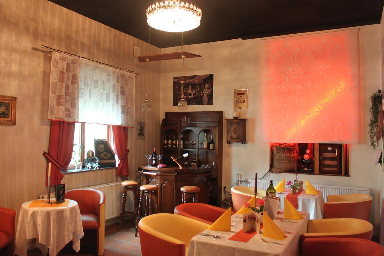 Pension Und Restaurant Die Burg Ehrenfriedersdorf ภายนอก รูปภาพ