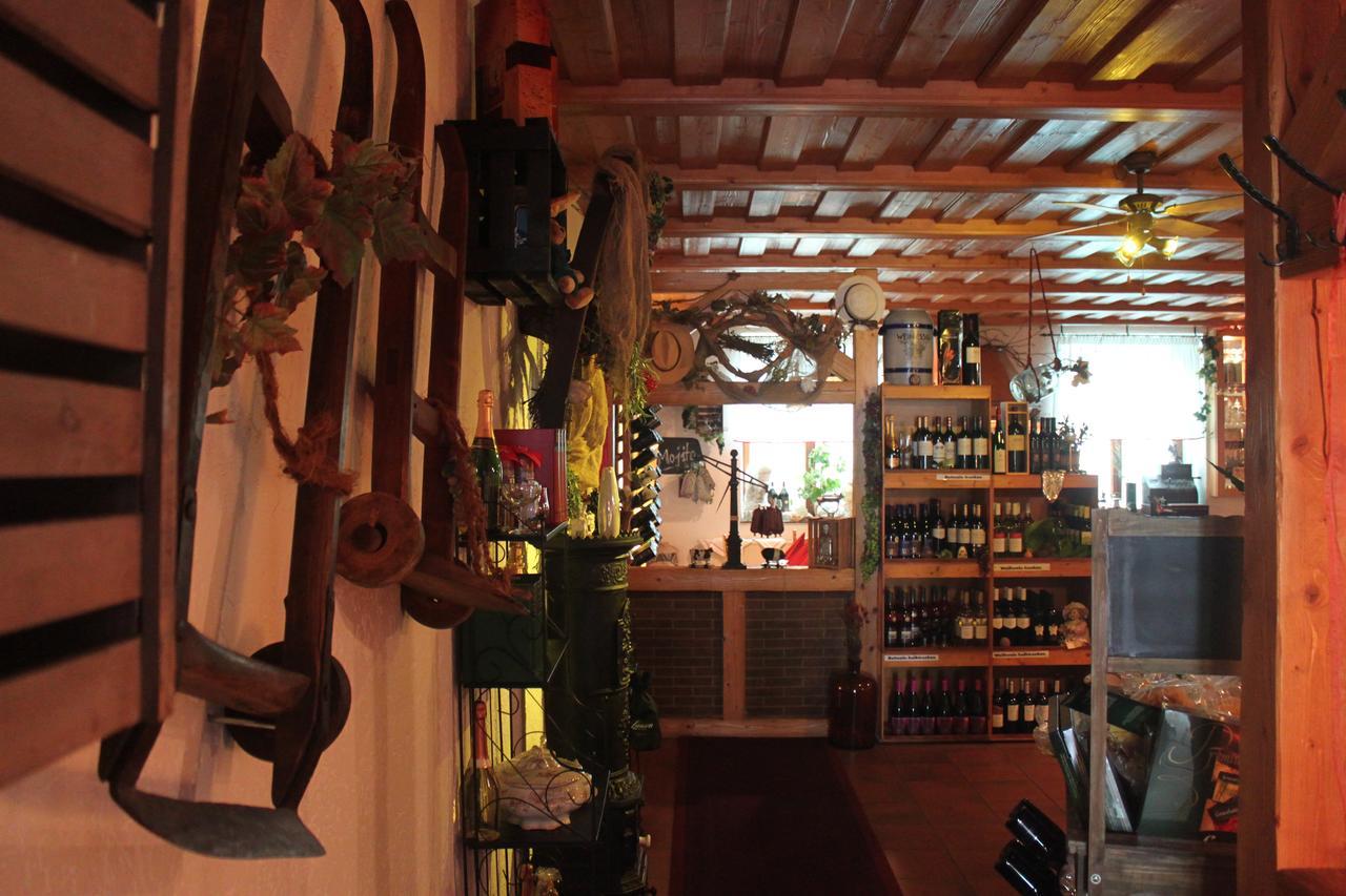 Pension Und Restaurant Die Burg Ehrenfriedersdorf ภายนอก รูปภาพ