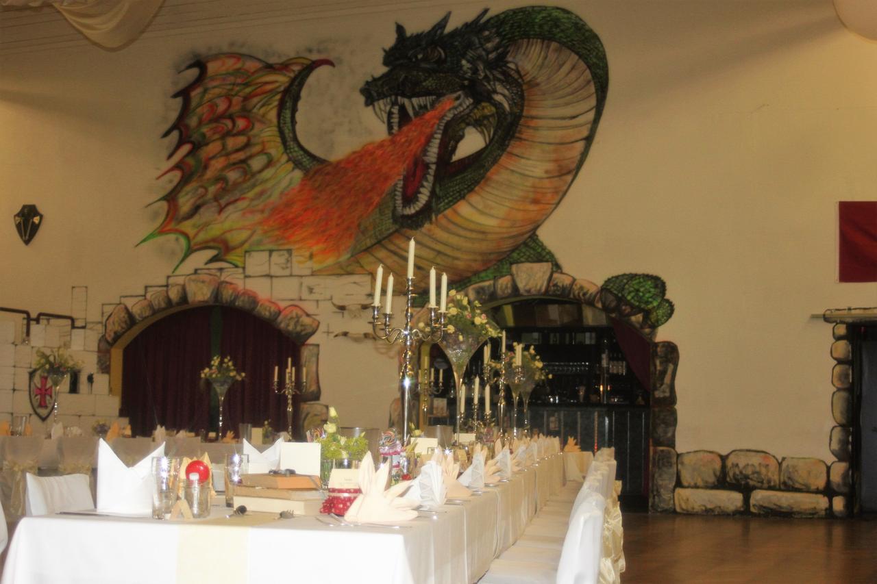 Pension Und Restaurant Die Burg Ehrenfriedersdorf ภายนอก รูปภาพ